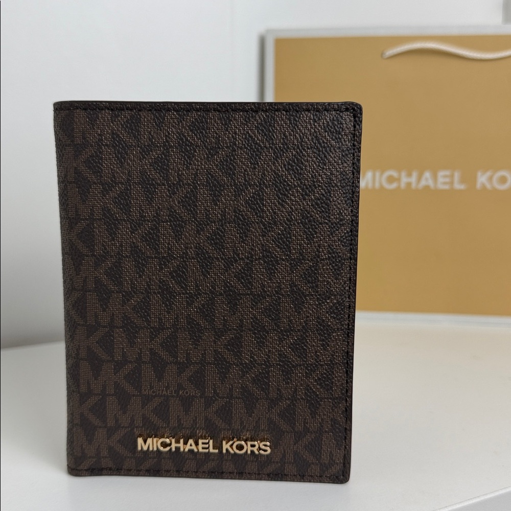 NWT Michael Kors passport Case